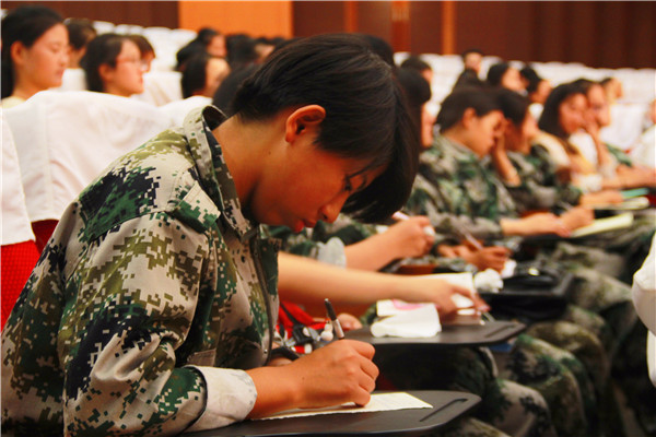 2016092308531511.jpg 浦京集团官网党委副书记刘晓兵为新生做入学教育报告会
