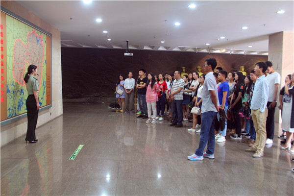 2016062808401224.jpg 浦京集团官网学生党员赴鄂豫皖革命纪念馆开展“两学一做”党日活动