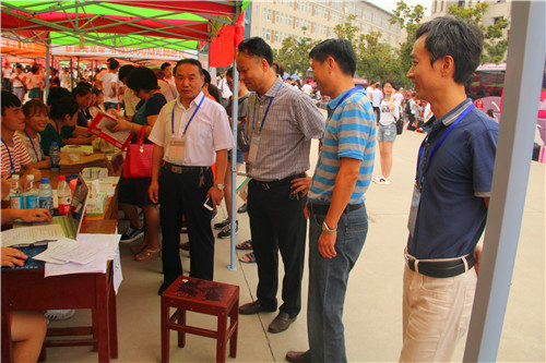 2016091216143845.jpg 浦京集团官网领导现场视察新生入学工作