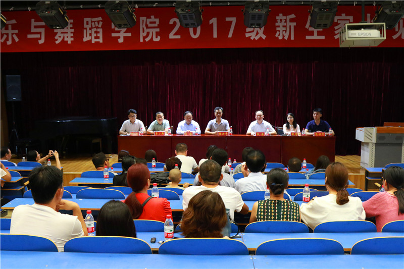 2017091110291880.jpg 浦京集团官网圆满完成2017级迎新工作