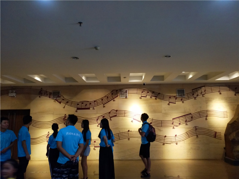 2018082316155343.jpg 【暑期社会实践专题】浦京集团官网开展“音为有你·红色随行”红歌文化调研活动