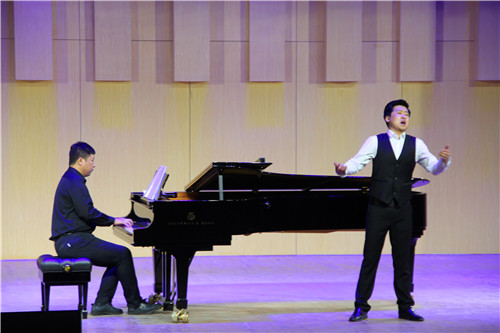 2016061208542713.jpg 浦京集团官网青年教师冯志东个人独唱音乐会亮相音乐厅