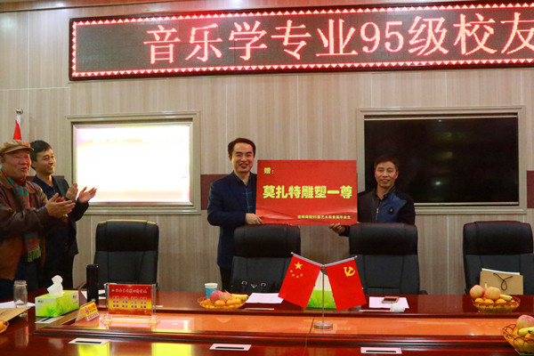 2017111416052510.jpg 浦京集团官网95级校友毕业二十周年回母校团聚
