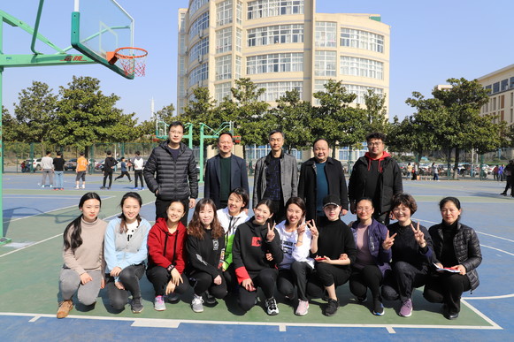 浦京集团官网女教工积极参加校工会趣味运动会