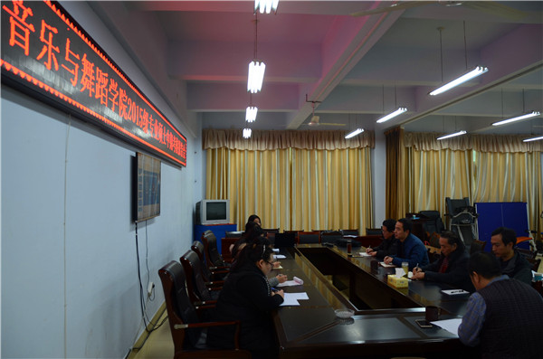 2016122615225388.jpg 浦京集团官网举行2015级专业硕士中期考核报告会