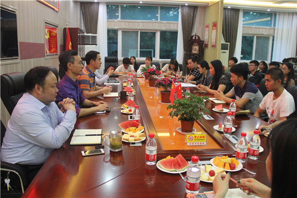 2017051214465949.jpg 浦京集团官网举办“我与书记院长面对面”师生茶叙会