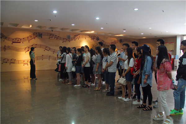 2016062808401212.jpg 浦京集团官网学生党员赴鄂豫皖革命纪念馆开展“两学一做”党日活动
