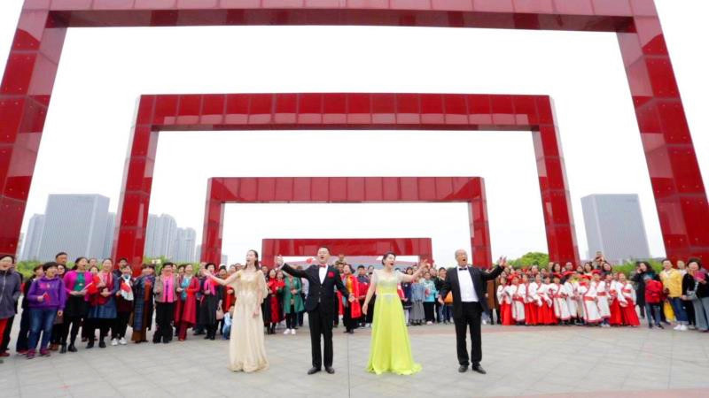 浦京集团官网师生参演信阳茶文化节快闪活动受赞誉