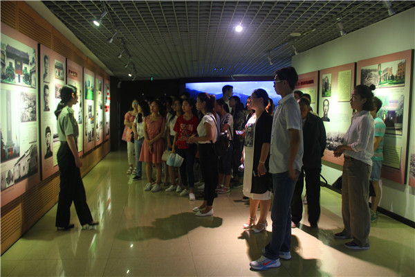 2016062808401210.jpg 浦京集团官网学生党员赴鄂豫皖革命纪念馆开展“两学一做”党日活动